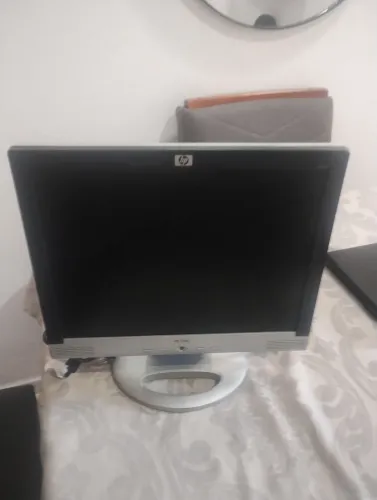MONITOR HP DE 15 POLEGADAS