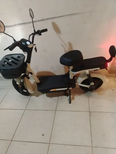 Iscuter elétrica aima com bateria de lítio 