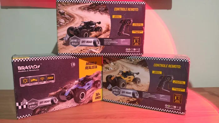 Carro de controle remoto RC manobras radicais OFF ROAD para aventuras em vários terrenos