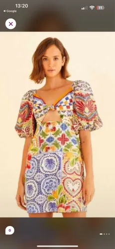 Vestido farm. Estampa azulejo tropical.