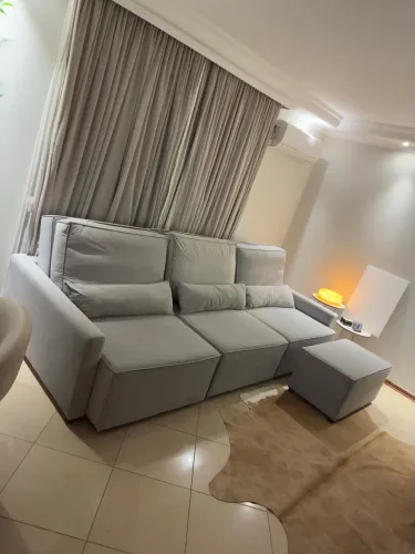 Sofá-cama 3 metros + Puff Cinza Claro