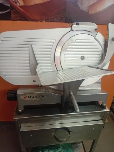 Maquina de cortar frios