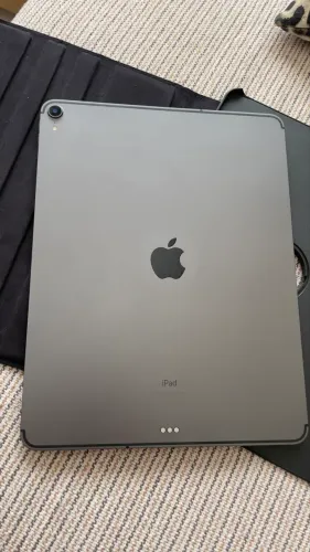 IPad 12,9 Pro 3 geração 120hz 256GB em ótimo estado Bateria com 88% Com Entrada de Chip