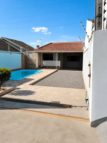 Casa com Piscina à Venda no Jardim dos Pássaros em Maringá