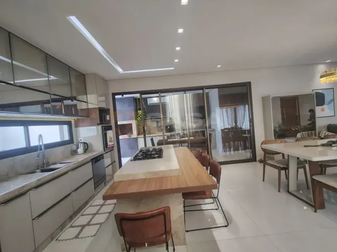 Casa Duplex de Alto Padrão-Morada de Laranjeiras-Serra.