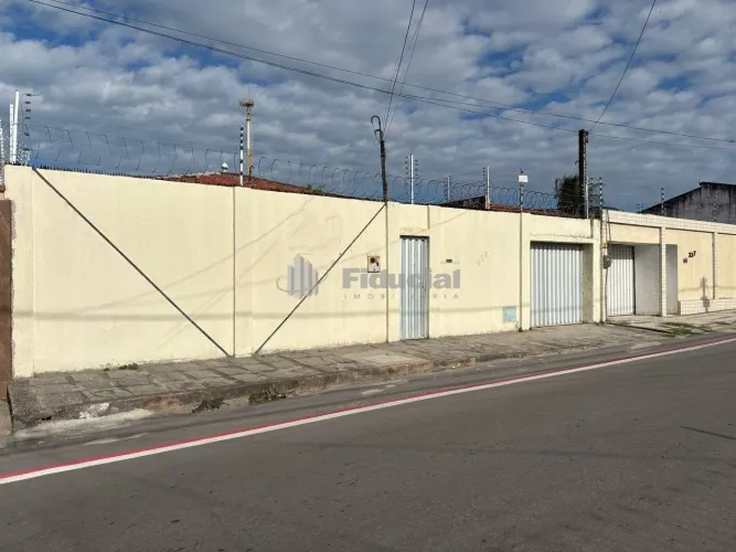 Excelente Casa plana próx. Cometa, 429m² área total, 04 qtos (03 stes), varanda, cozinha c