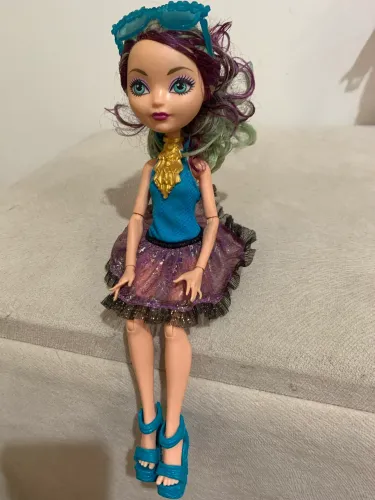 Boneca Ever After High 