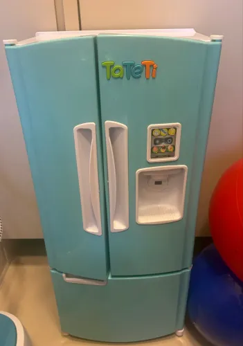 Geladeira infantil