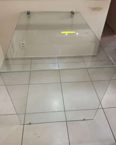 MESA DE VIDRO FIXA - Sem as cadeiras!