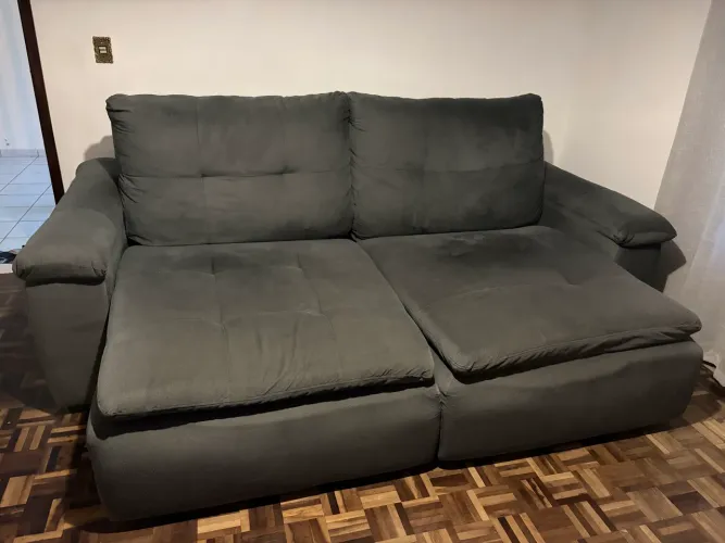 Sofá retrátil em suede