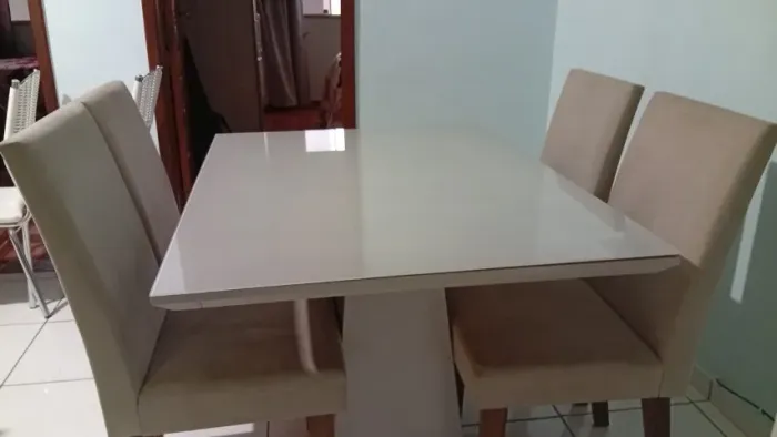 Mesa de janta com cadeiras