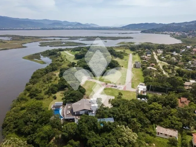 Terreno de 480 m² em Condomínio na Praia da Ferrugem, Garopaba/SC