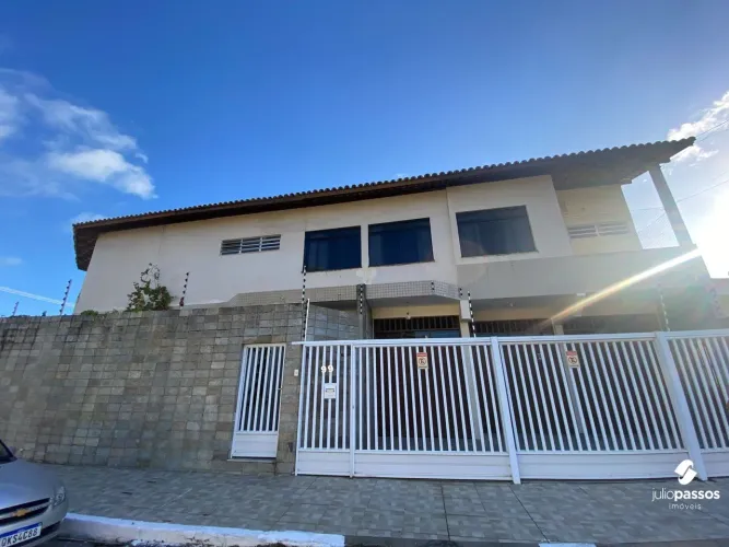 Casa para alugar com 3/4 sendo 1 suíte - no Bairro Atalaia