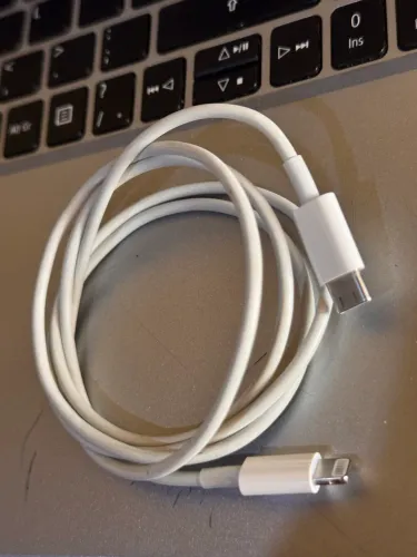 Vendo cabo original iphone Lightning - tipo C. Novinho ainda.