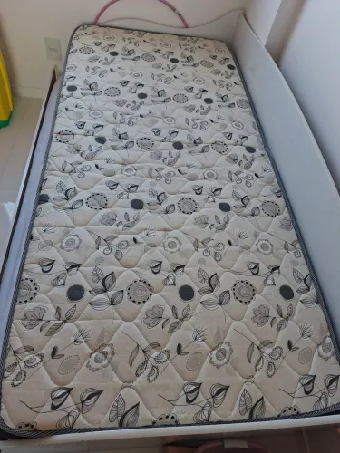 Cama solteiro com auxiliar e colchão 