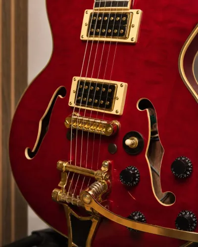 Guitarra PHX Semiacústica com Captadores Epiphone e Ponte Bigsby