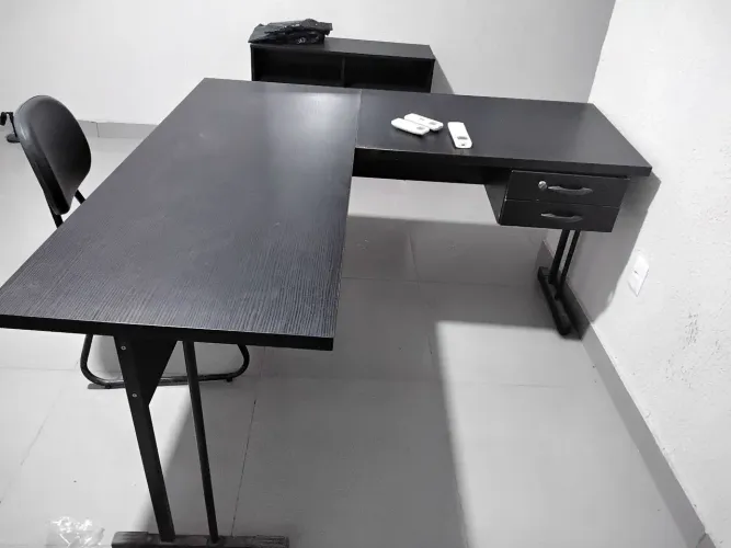 MESA PARA ESCRITÓRIO USADA