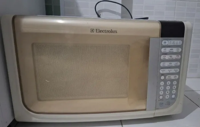Microondas 220v 20L (usado)
