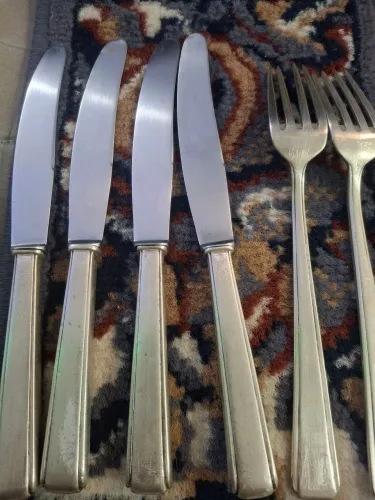 6 peças: 4 facas e 2 garfos antiga vintage <br>O c