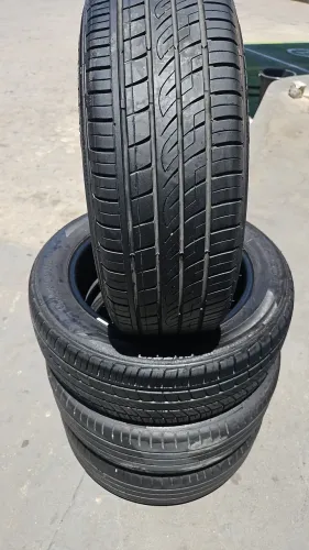 Pneus 215/60 R17<br>?Medida: 215/60 R17