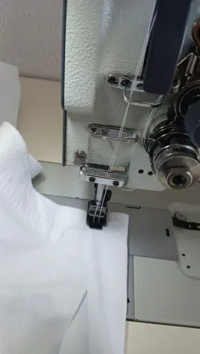 Estamos contratamos costureira com experiências. Trabalhamos com uniformes, com tecido.