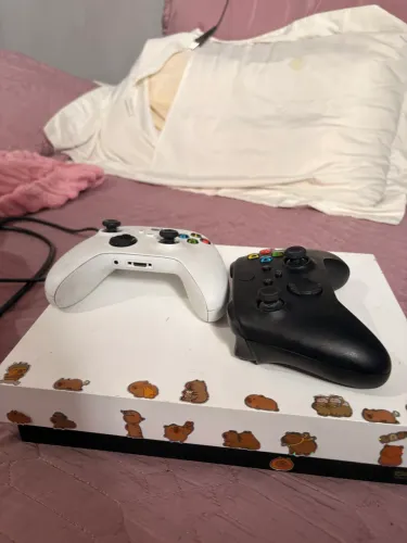 Xbox one mais dois controles 