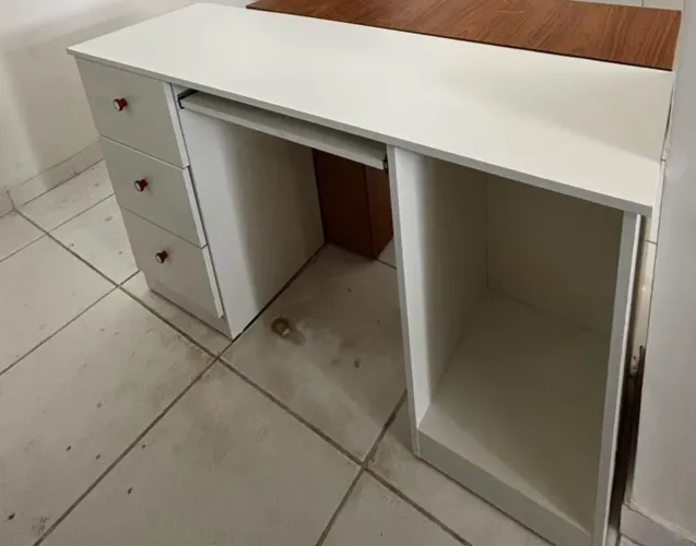 Mesa de estudo a pronta entrega