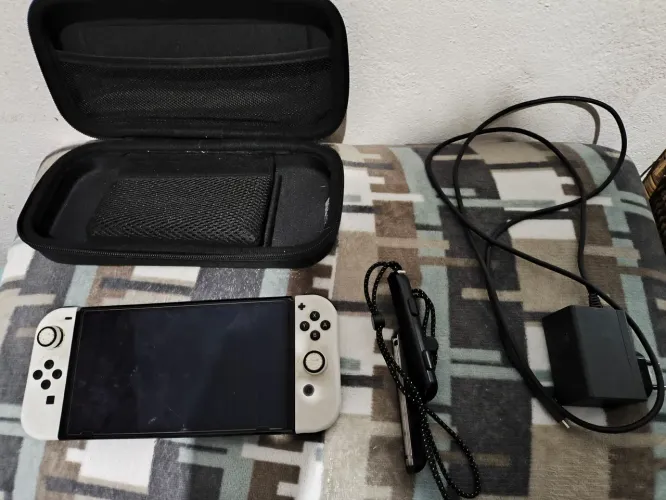 Vendo Nintendo switch oled desbloqueado usado