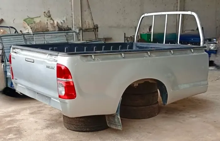 Carroceria da Hilux cabine simples 2012 até 2015 completa Valor : 4 mil