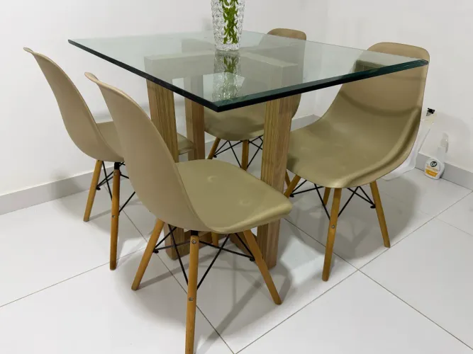 Sala de jantar Eifel com 4 cadeiras