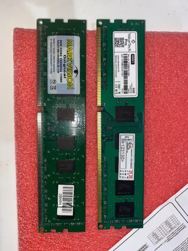 Duas memórias RAM DDR3 8gb cada