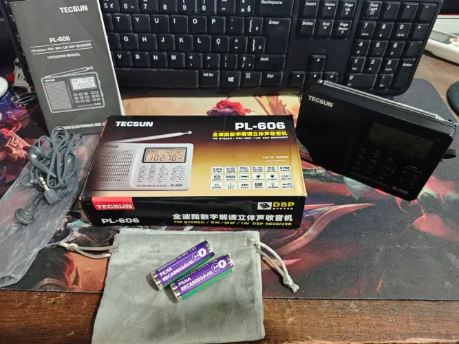 Rádio Tecsun PL 606