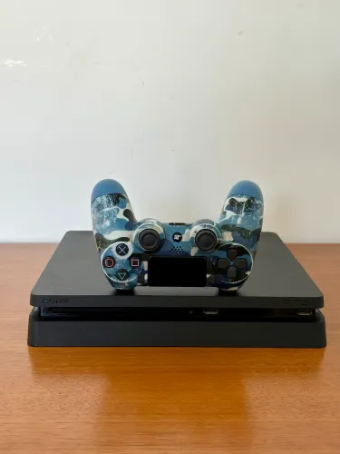 Ps4 slim - 500GB - 20 jogos