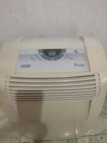 Ar condicionado usado marca delonghi pinguino modelo pac c100