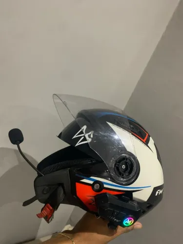 Capacete usado poucas vezes, precinho top 350