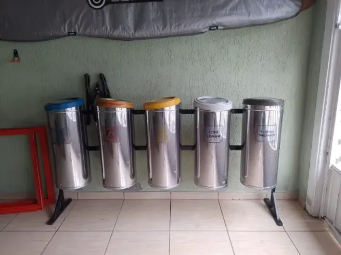 Conjunto De Coleta Seletiva Inox 25l 05 Lixeiras Basculante