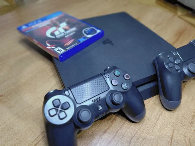 Ps4 com 02 controles