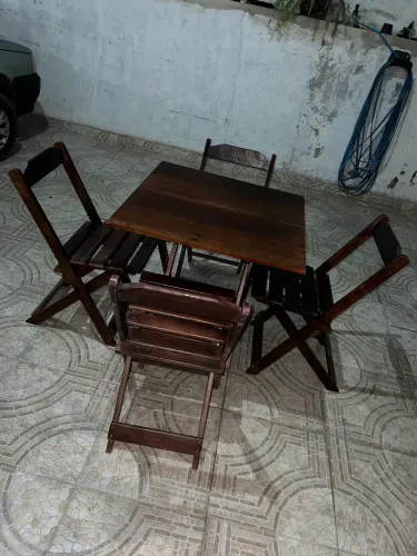 Jogo de mesa dobrável