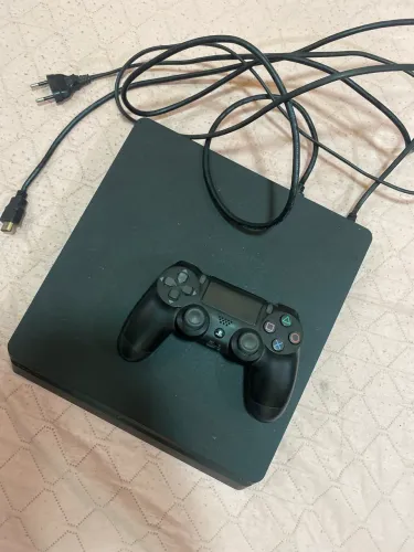 Vendo PS4 com 11 jogos e com controle em perfeito estado