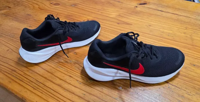 Tênis Nike Revolution 8, tamanho 42, cor preto.