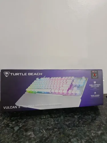 Teclado mecânico Turtle Beach Vulcan II TKL Pro