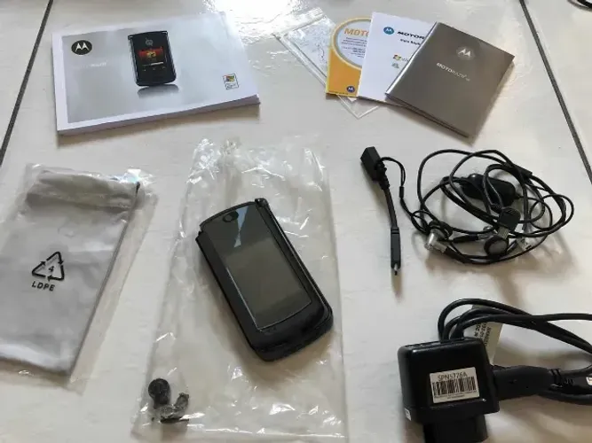 Aparelho Celular Motorola Razr V8 Flip Antigo Retirada De Peças Vivo