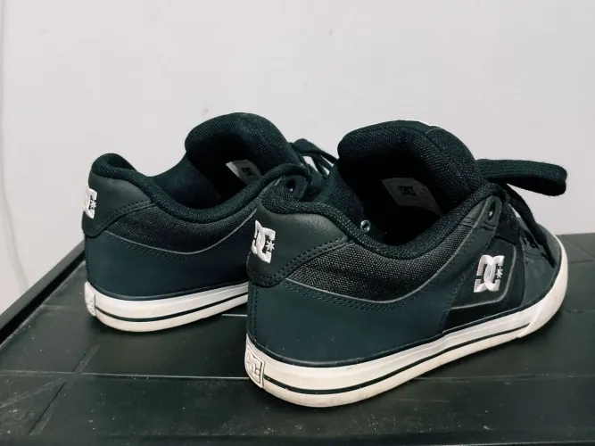 DC shoes tamanho 41. Usado poucas vezes. (R$439 na loja)