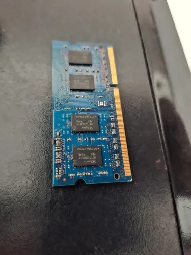 é um módulo de memória RAM para notebook.