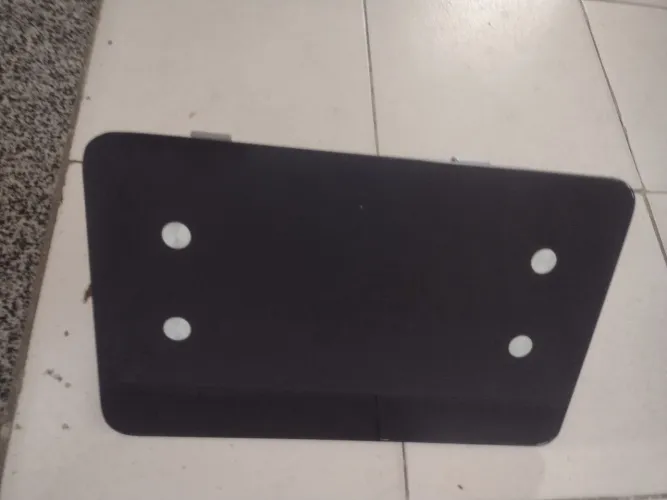 APOIO /SUPORTE PARA NOTEBOOK, TABLETS. POSSUI BARRA DE FIXAÇÃO E O VIDRO É TEMPERADO 