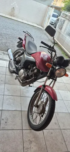 Vendo moto honda cg 125 fan es modelo 2010
