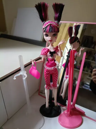 boneca Monster High+ suportes
