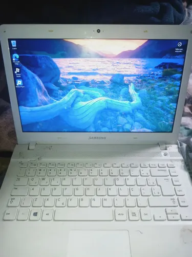 Vendo um notebook Samsung funcionando perfeitamente