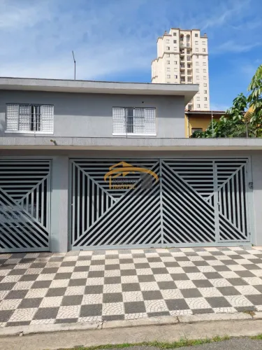 Sobrado para locação no Centro de Osasco-SP: 3 quartos, 1 sala, 2 banheiros, 2 vagas, 100m