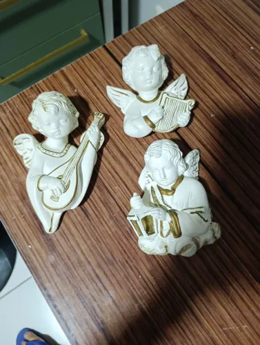 Conjunto de anjos decorativos de parede - querubins músicos em gesso